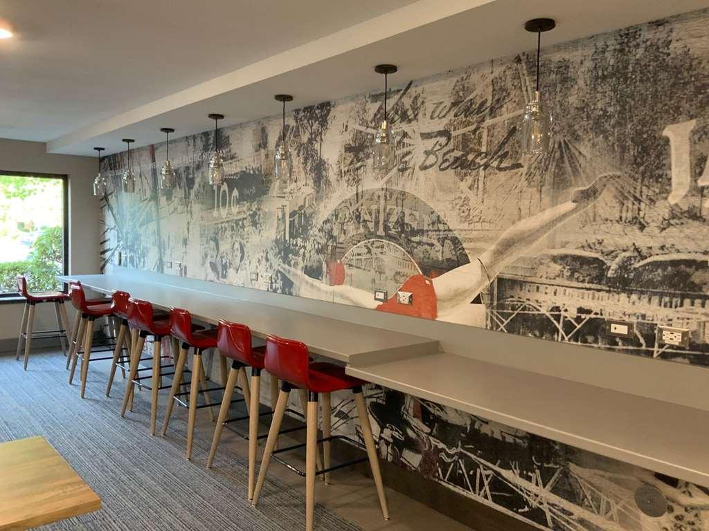 Oxford Suites Portland - Jantzen Beach Rum bild